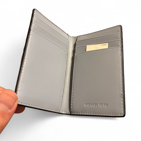 Michael Kors - NEW - Pale Blue Folding Card Case - Picture 4 of 7
